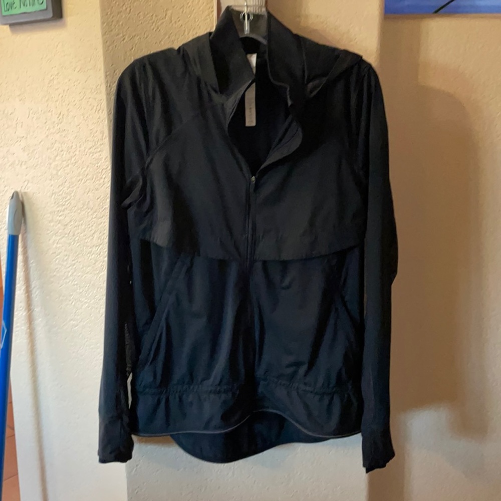 Lululemon wind breaker water resistant light hoodie